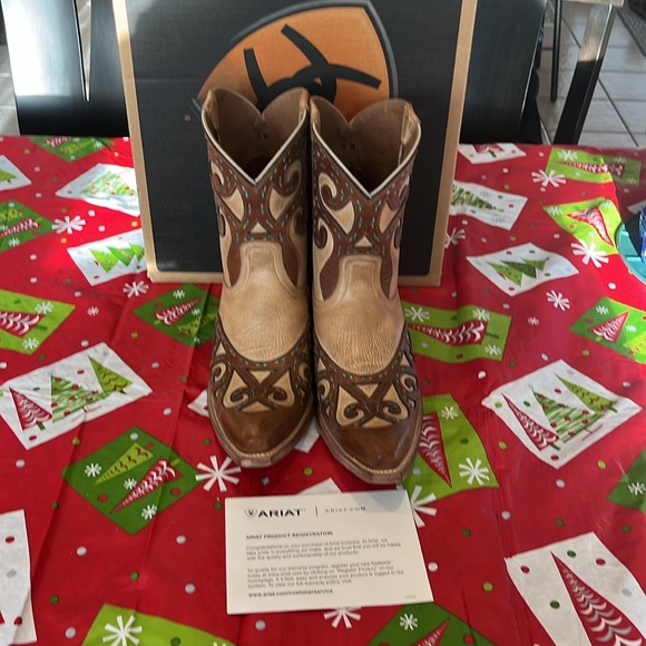 Ariat Rio Oak Barrel leather cowboy boots with teal accents. Size 9 medium. - Picture 2 of 8